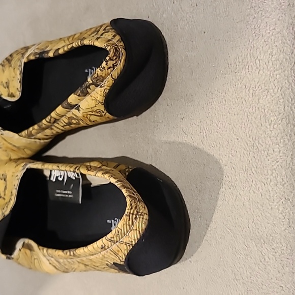 Bioworld Harry Potter Marauder's Map Shoes Sz. S (6/7) - Picture 3 of 9